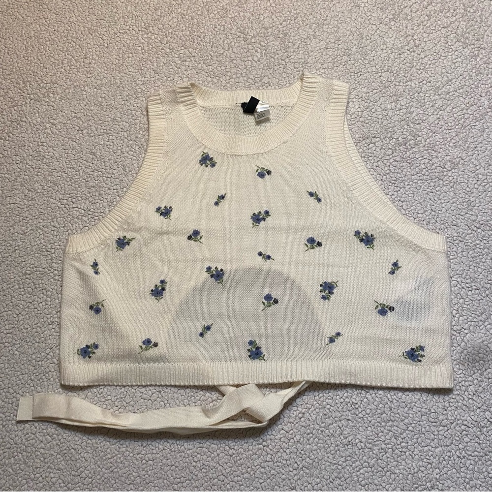 NWOT H&M Divided Women’s Cream Knit Floral Crop Top - XL
